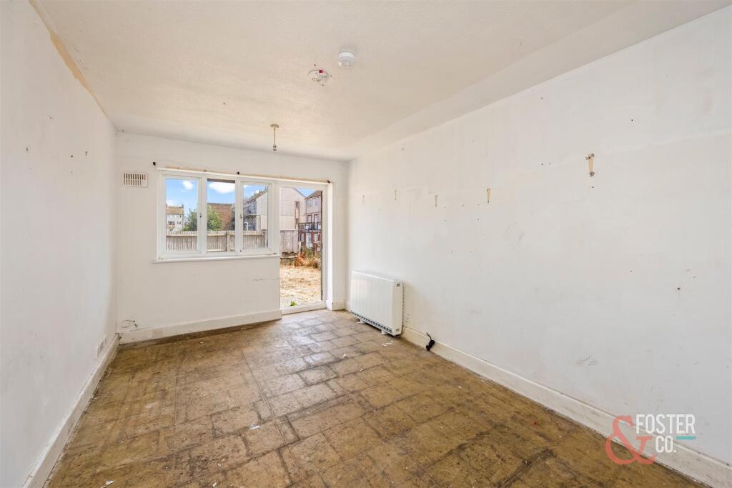 Harmsworth Crescent, Hove - Image 2
