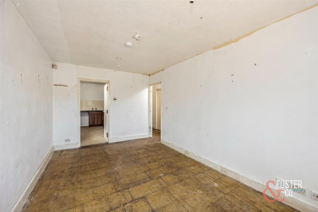 Harmsworth Crescent, Hove - Image 7