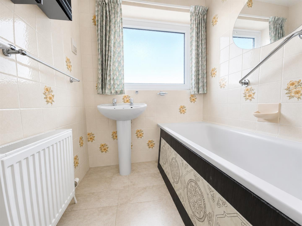 Roselands Avenue, Hoddesdon, EN11 - Image 12