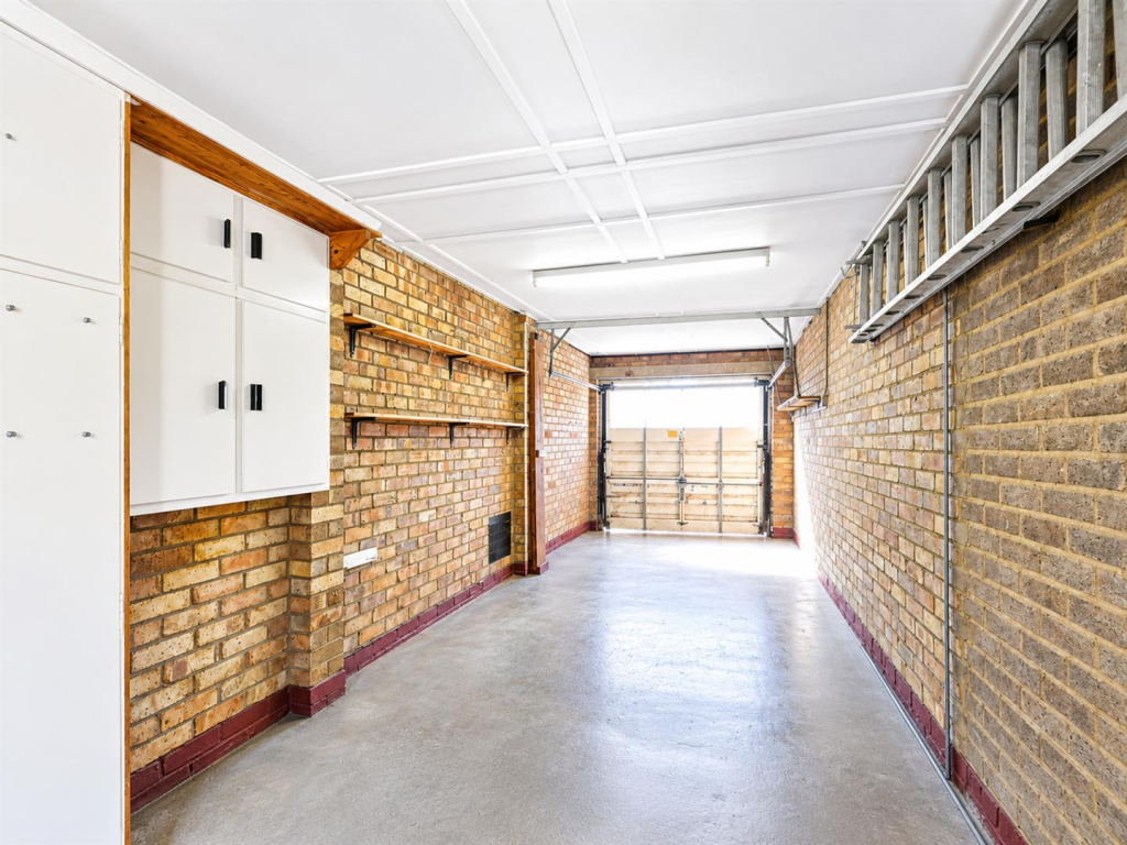 Roselands Avenue, Hoddesdon, EN11 - Image 20