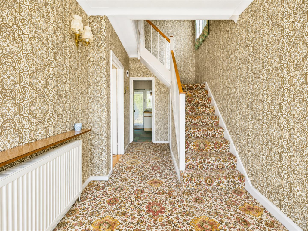 Roselands Avenue, Hoddesdon, EN11 - Image 3