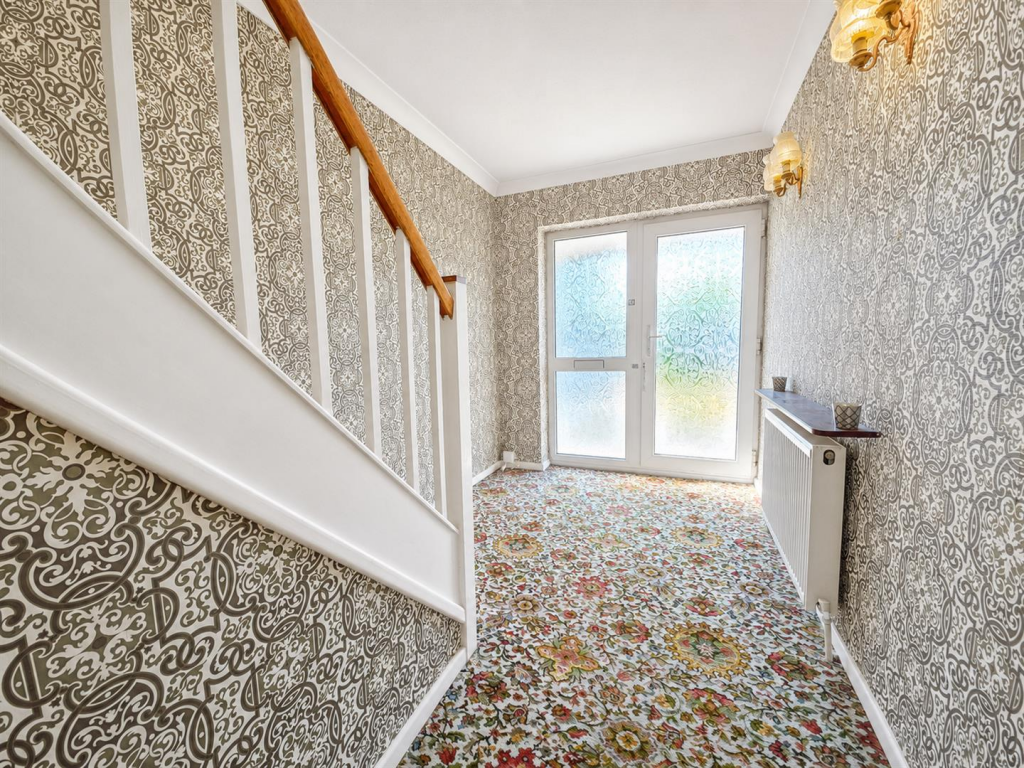 Roselands Avenue, Hoddesdon, EN11 - Image 4