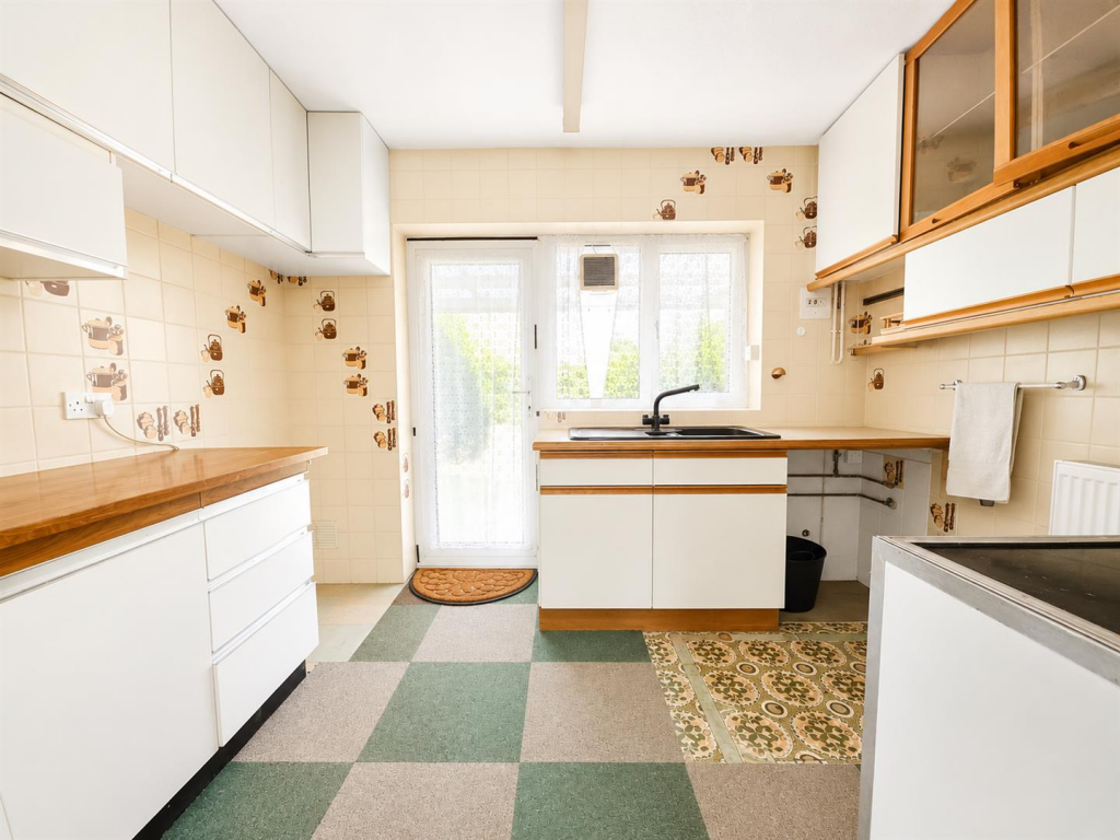 Roselands Avenue, Hoddesdon, EN11 - Image 7