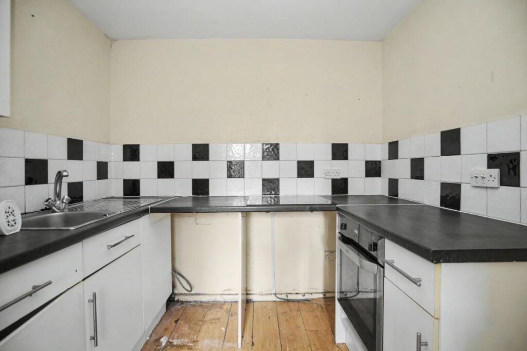 7 Mallard Court, Bradford, West Yorkshire, BD8 0NU - Image 4