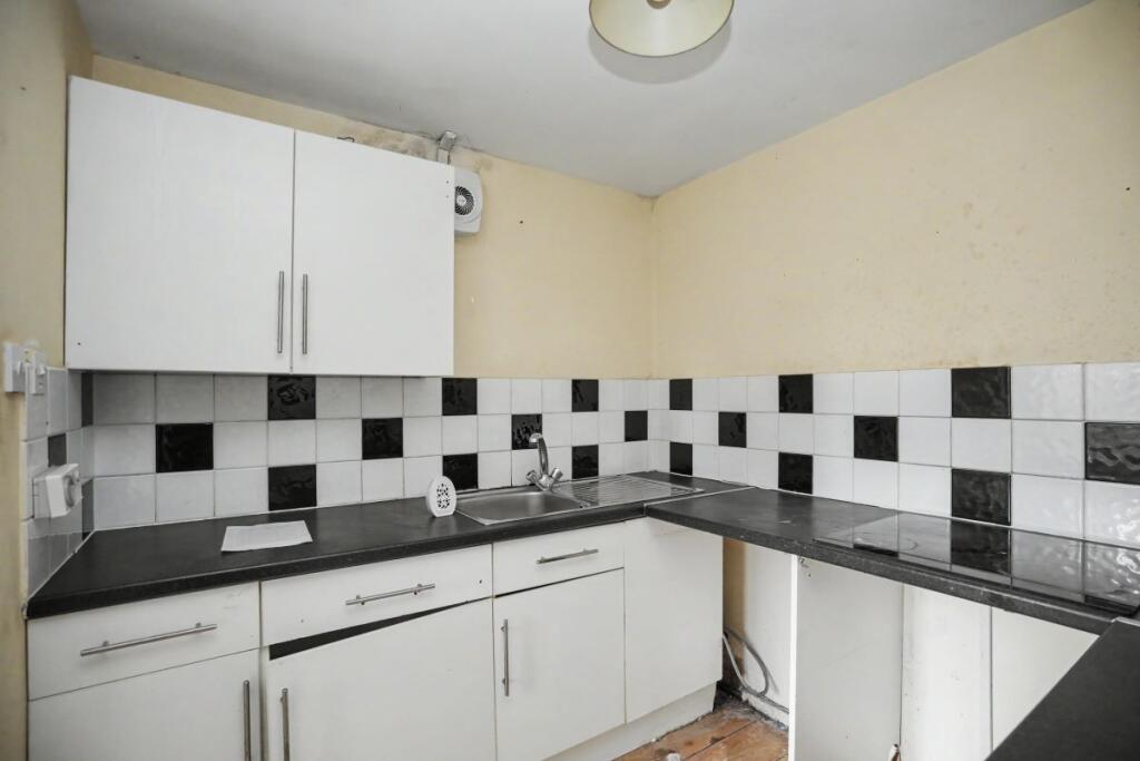 7 Mallard Court, Bradford, West Yorkshire, BD8 0NU - Image 6