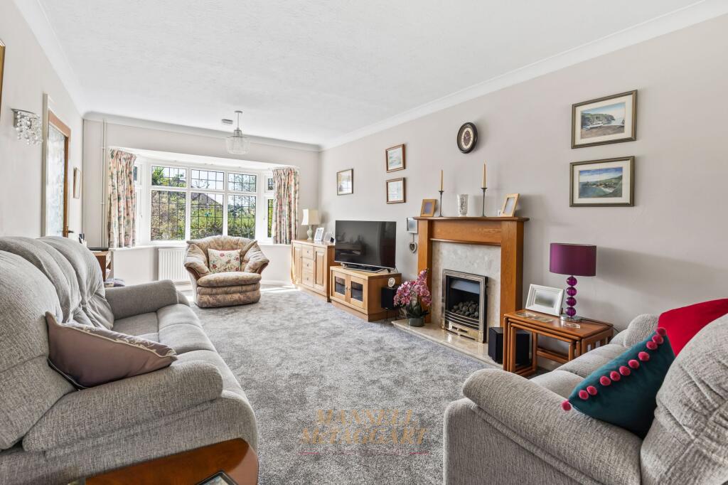 Crossways Avenue, East Grinstead, RH19 - Image 3