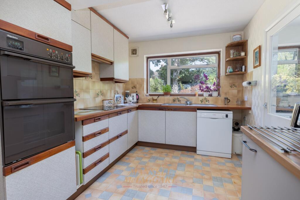 Crossways Avenue, East Grinstead, RH19 - Image 7