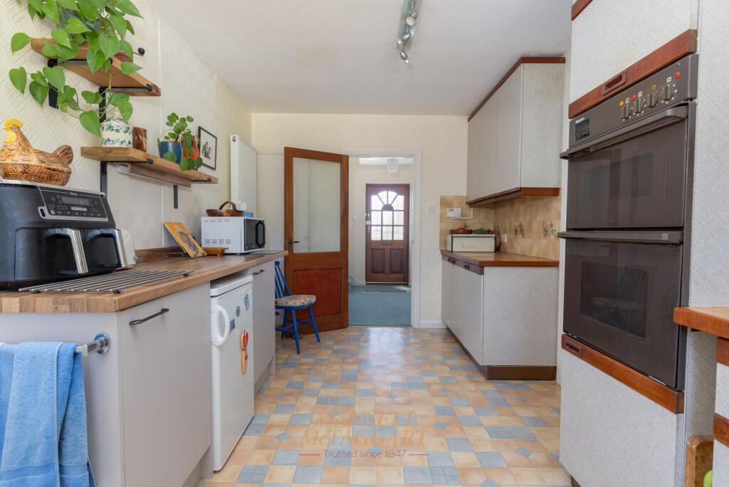 Crossways Avenue, East Grinstead, RH19 - Image 9