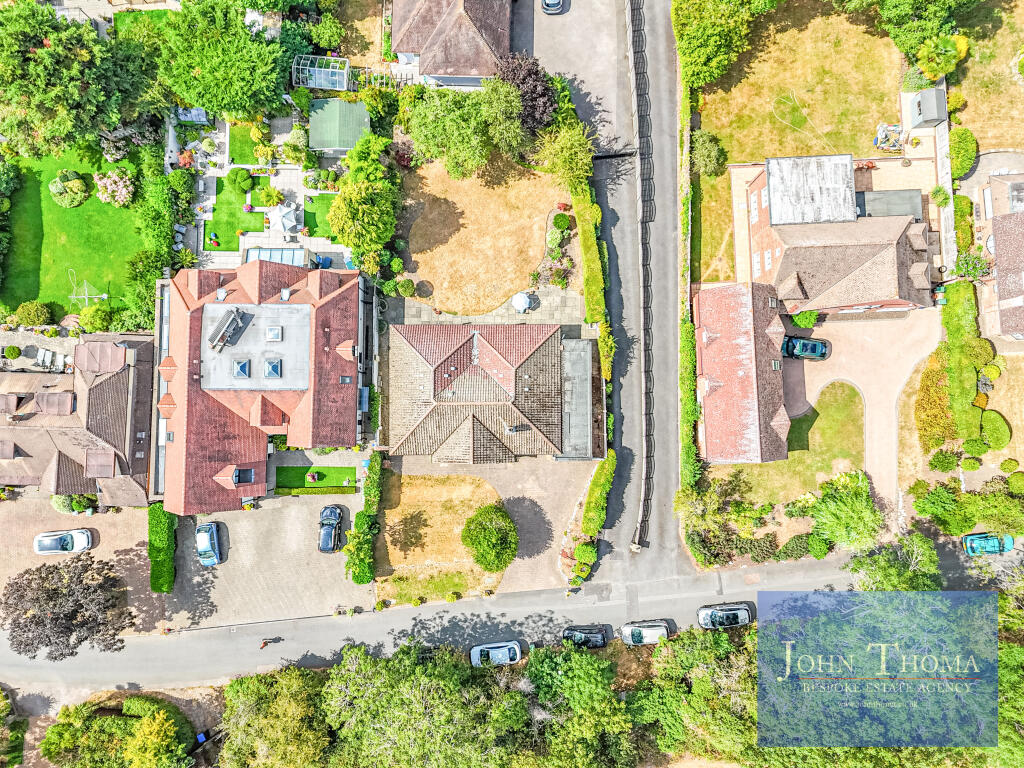 Hollycroft, Grove Lane, Chigwell, Essex - Image 2