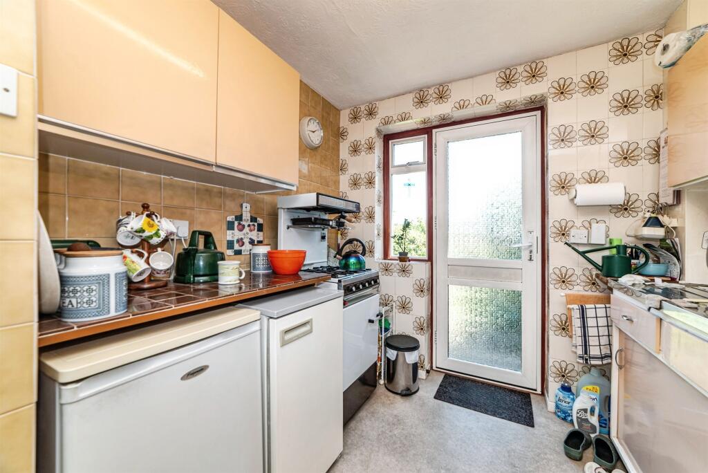 Britten Road, Basingstoke - Image 7