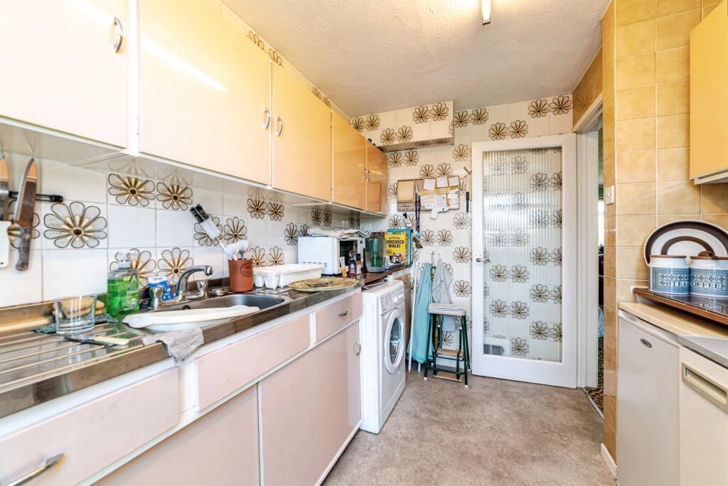 Britten Road, Basingstoke - Image 8