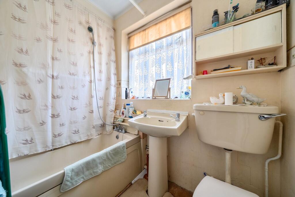 Ampthill Road, Shefford, SG17 - Image 17