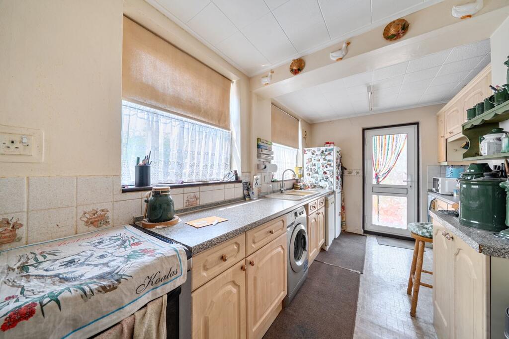 Ampthill Road, Shefford, SG17 - Image 8