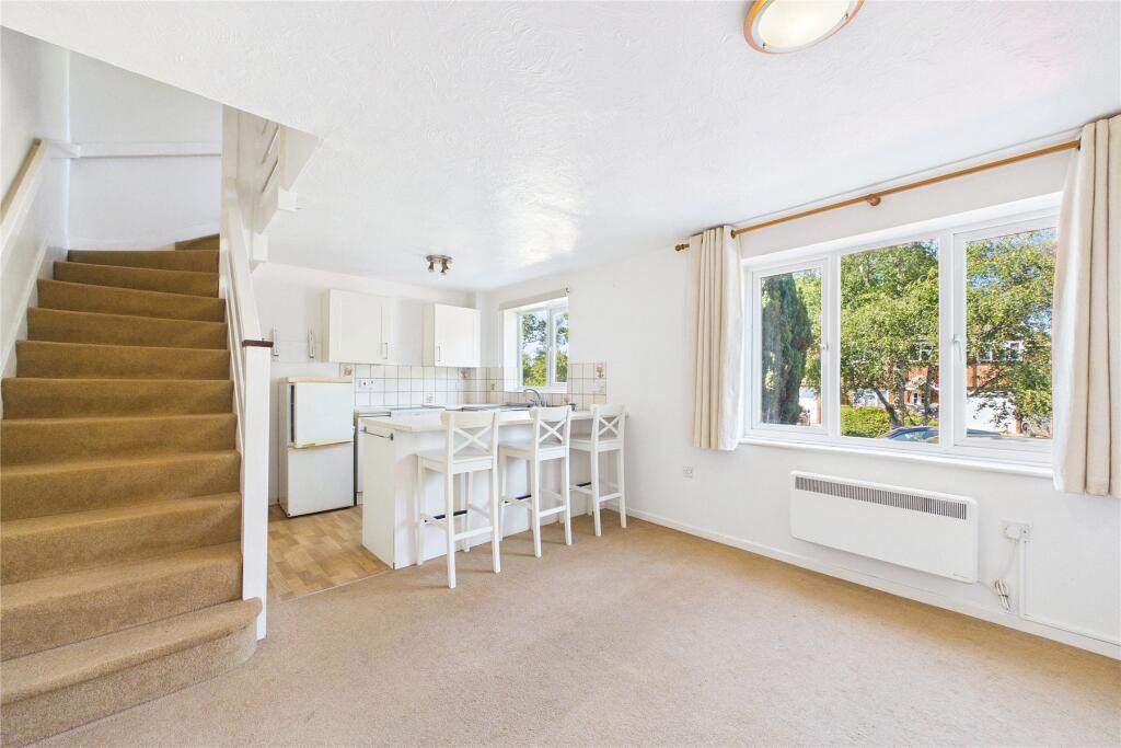 The Orchard, Lightwater, Surrey, GU18 - Image 3