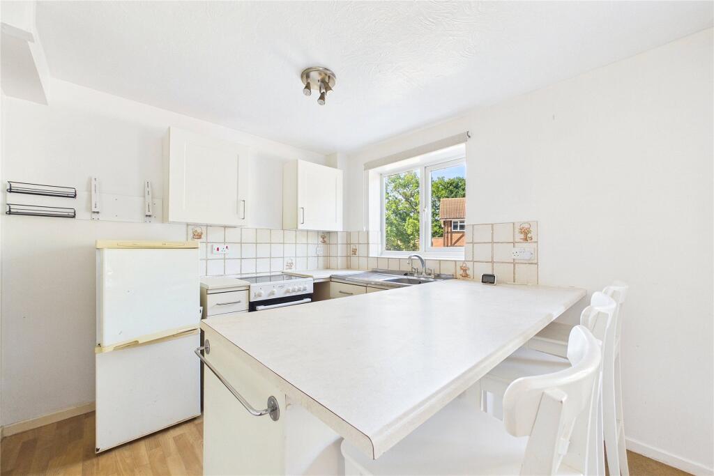 The Orchard, Lightwater, Surrey, GU18 - Image 4