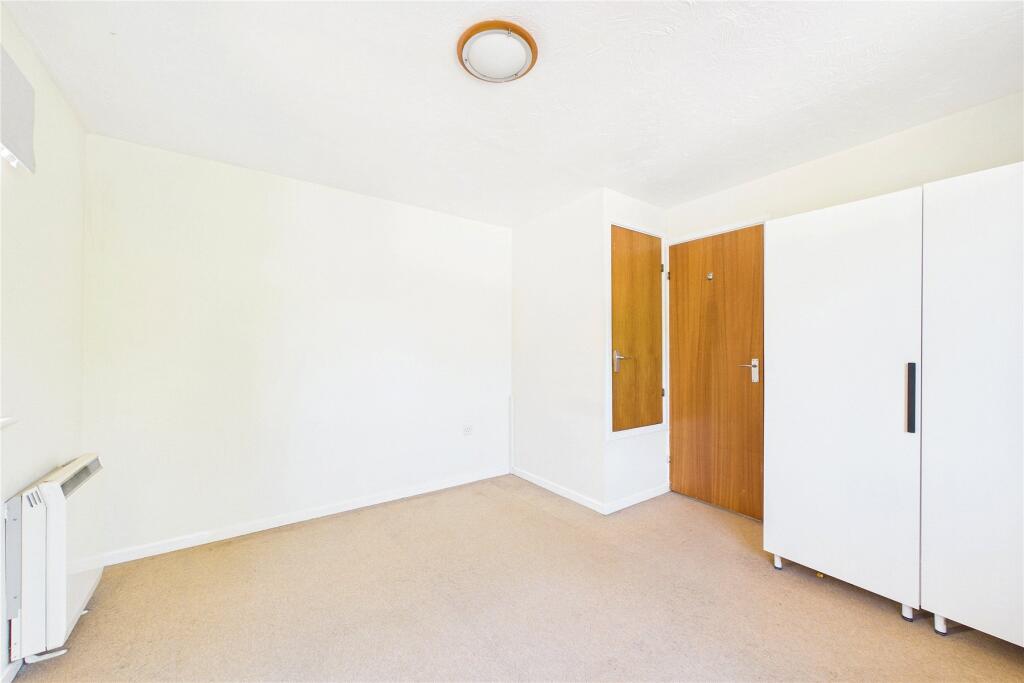 The Orchard, Lightwater, Surrey, GU18 - Image 8