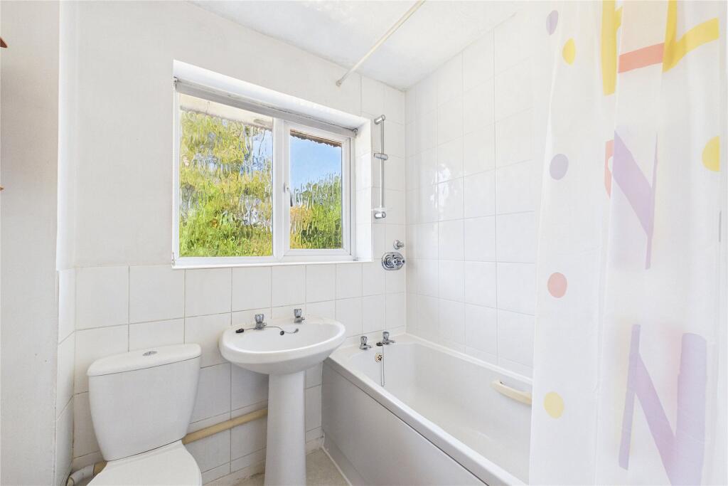 The Orchard, Lightwater, Surrey, GU18 - Image 9