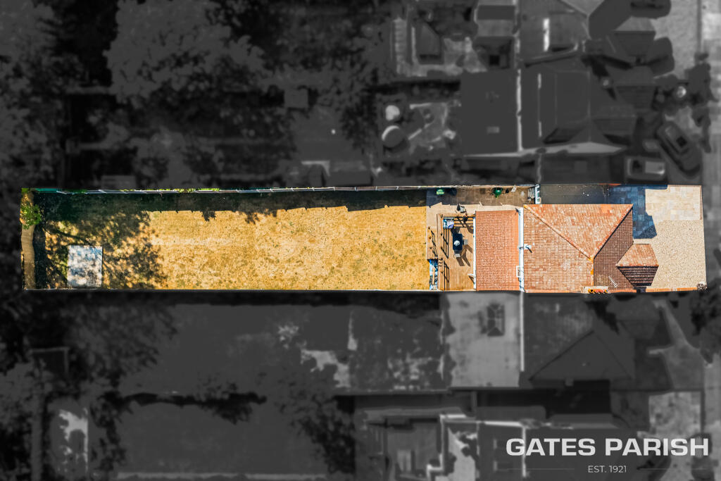 Deyncourt Gardens, Upminster, RM14 - Image 2