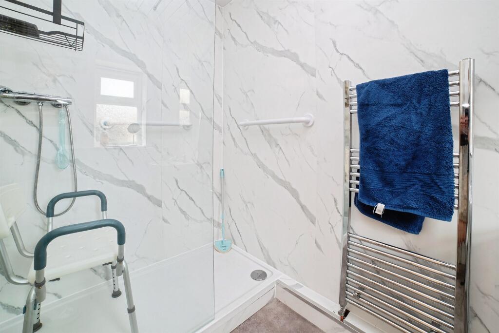 Roberts Drive, Alfreton - Image 12