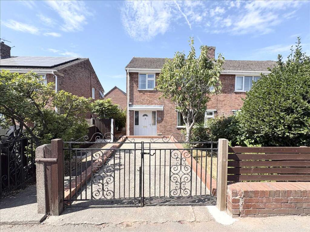 Beacon Drive, Kirkby In Ashfield - Image 1