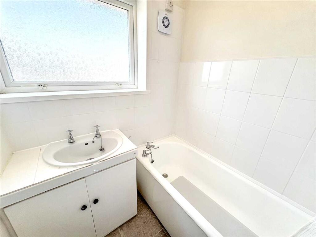 Beacon Drive, Kirkby In Ashfield - Image 16