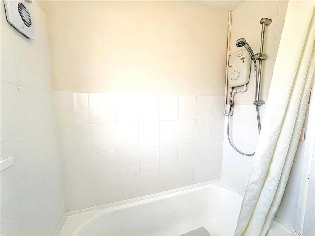 Beacon Drive, Kirkby In Ashfield - Image 17