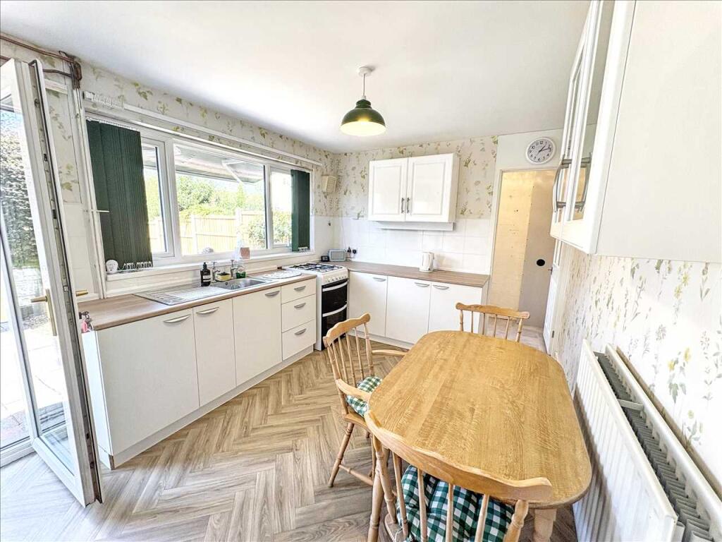 Beacon Drive, Kirkby In Ashfield - Image 2