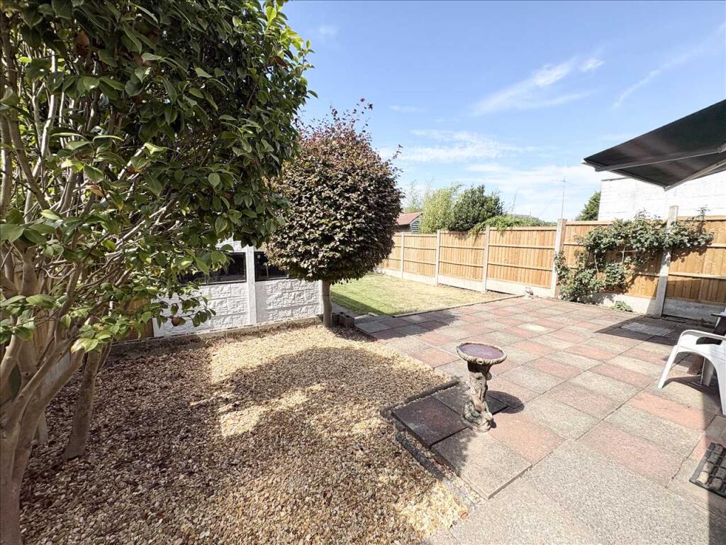 Beacon Drive, Kirkby In Ashfield - Image 20