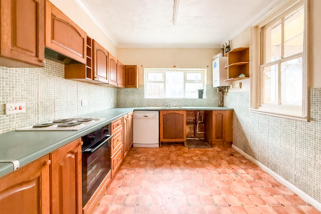Latimer Road, Eastbourne, East Sussex - Image 3